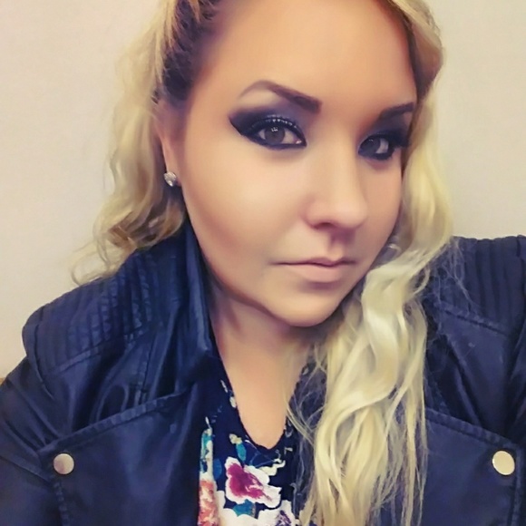 Meet your Posher, Ally - Picture 3 of 8